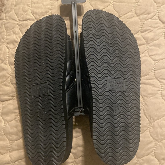 Madden NYC quilted two strap sandals with gold hardware - Picture 3 of 5